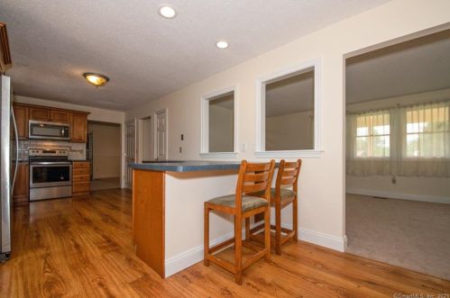 11 High Mdw Rd, Huntington CT 06484-3475 exterior