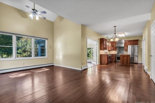 19 Fairlawn Dr, Wallingford CT 06492-2588 exterior