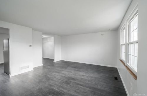 180 Woburn Farm Cir, Englewood OH  45322-3425 exterior