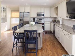 916 Rivlin Rd, Huntsville, AL 35801-2235