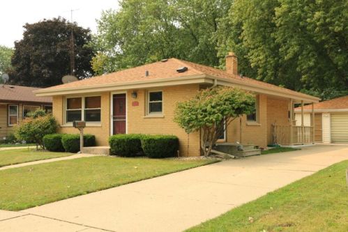 7904 10 Ave, Kenosha WI  53158-5234 exterior