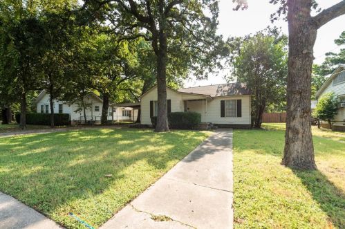 2308 Palmer Dr, Denton, TX 76209-2027