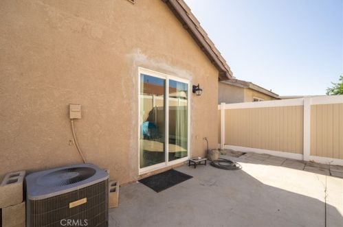 593 Award Dr, Colton CA 92324-2674 exterior