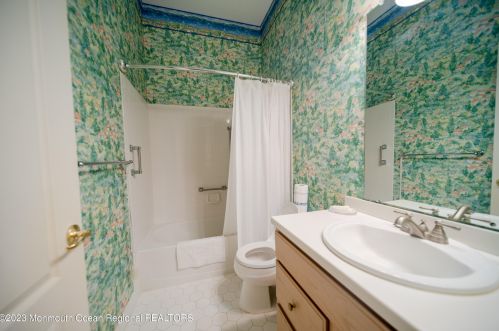 13 Goldensprings Dr, Lakewood NJ  08701-7384 exterior