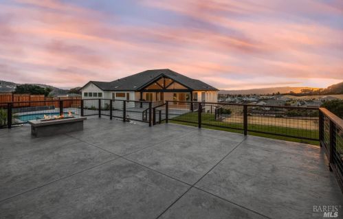 5777 Futura Way, Santa Rosa, CA 95409-4408