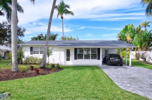 1160 Christopher Ct, Naples, FL 34104-4231