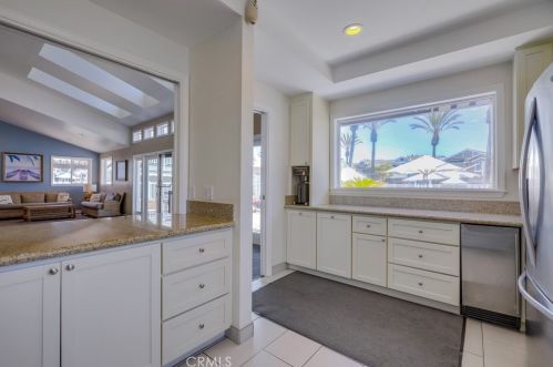 24 Bolivar St, Newport Beach CA  92663-4420 exterior