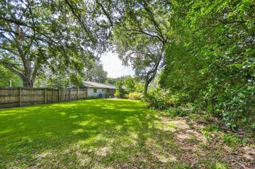 820 Crenshaw Lake Rd, Lutz FL  33548-8129 exterior