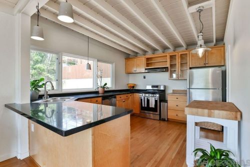46 F St, Encinitas CA  92024-3601 exterior