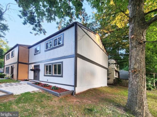 2227 Sanibel Dr, Herndon VA  20191-1227 exterior