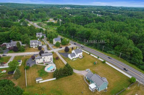 4 Ivans Ln, Dover NH  03820-9131 exterior