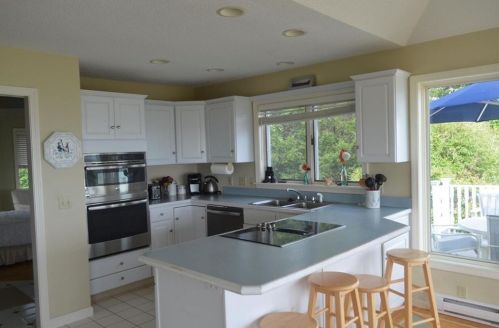 250 Ocean Rd, South Kingstown RI  02882-1346 exterior