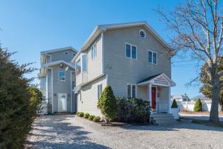 3 Groveway, Clinton, CT 06413-2226