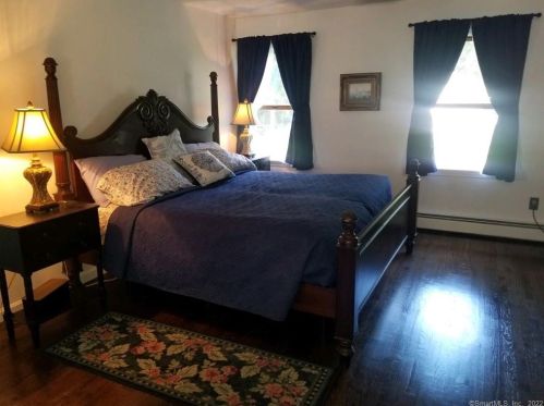 6 Jeremy Dr, East Lyme CT  06333-1544 exterior