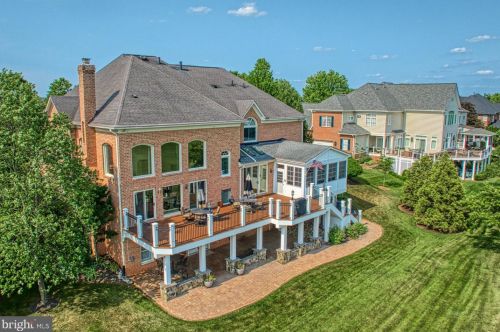 43527 Butler Pl, Leesburg VA 20176-7428 exterior