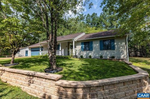 4 Englewood Dr, Bybee, VA 22963-3026