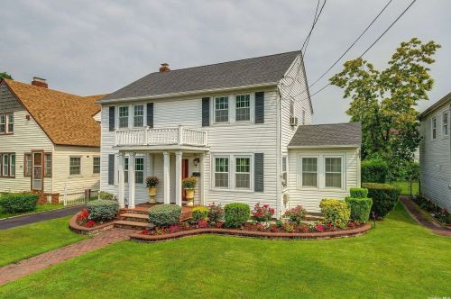 515 Church St, Westbury, NY 11590-3315