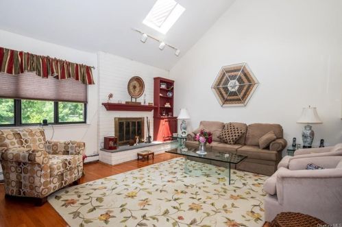 129 Brush Hollow Cres, Rye Brook NY  10573-1630 exterior