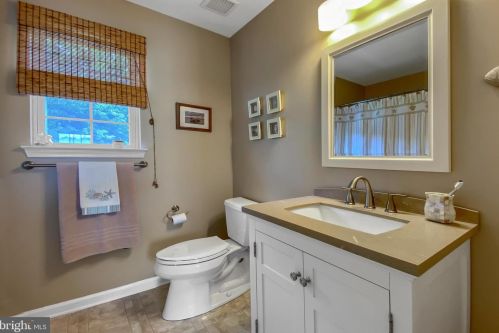 233 Beech Ln, Swedesboro NJ  08085-4033 exterior