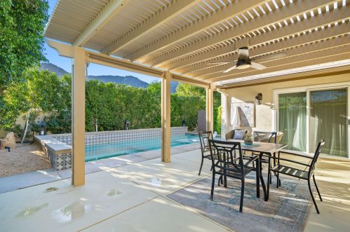 51915 Avenida Alvarado, La Quinta CA  92253-3190 exterior