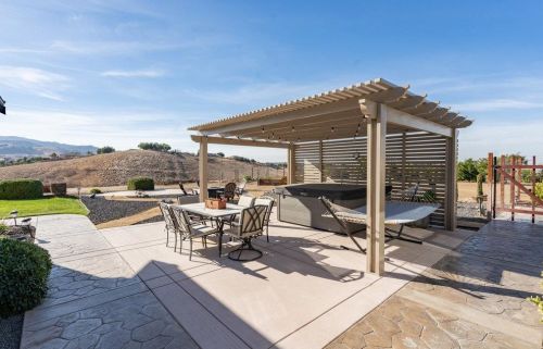 4025 Ashford Cir, Hollister CA  95023-8966 exterior