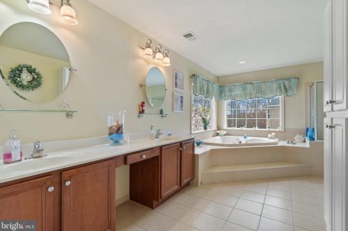 15 Lackawanna Ln, Falling Waters WV  25419-9402 exterior