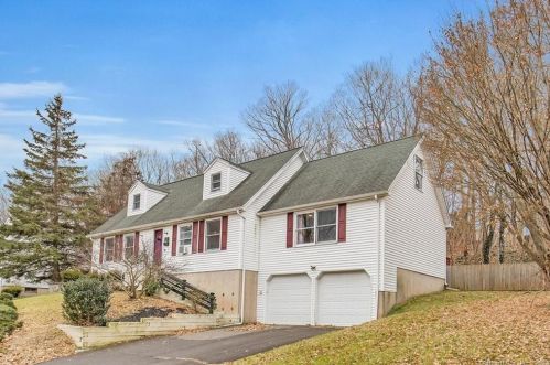 136 Timber Ridge Rd, Middletown, CT 06457-1538