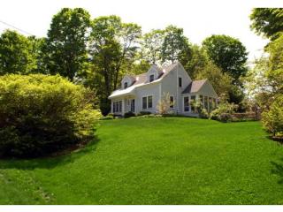 77 Country Hl, Brattleboro, VT 05301-6868