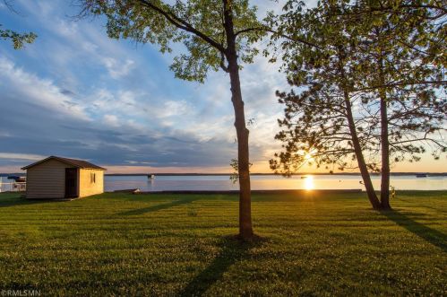 28095 Pelican Lake Rd, Merrifield, MN 56465-4426