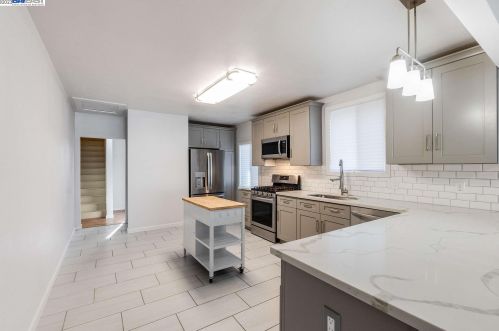 2474 61st Ave, Oakland CA  94605-1404 exterior