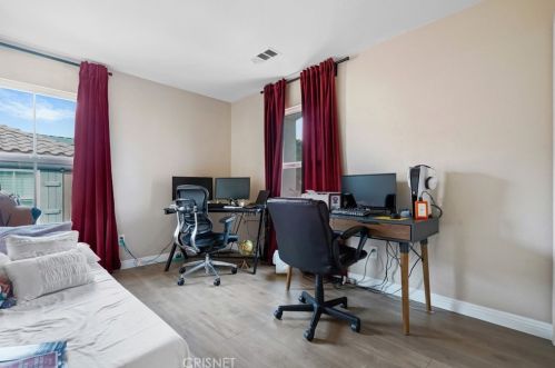 19920 Holly Dr, Santa Clarita CA  91350-3698 exterior