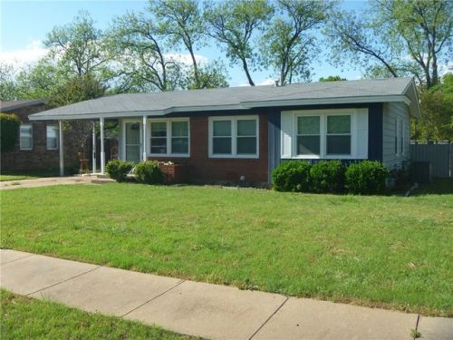 908 Bloodworth St, Olney, TX 76374-1326