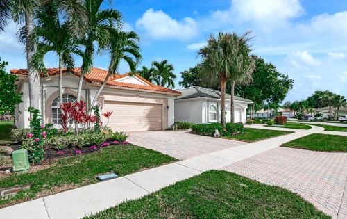 8125 Brindisi Ln, Boynton Beach, FL 33472-7162
