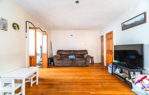 107 Birdsey Ave, Middletown CT  06457-4302 exterior