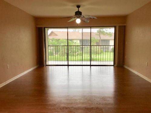 1220 Commonwealth Cir, Naples, FL 34116-3625