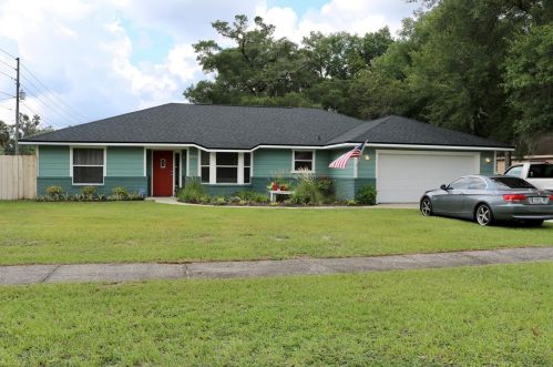 1096 Shady Hollow Dr, Deland, FL 32724-4538