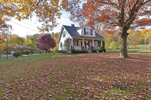 2842 Old Hardies Rd, Gibsonia, PA 15044-8452