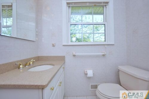 18 Hamilton Dr, East Brunswick NJ  08816-2709 exterior