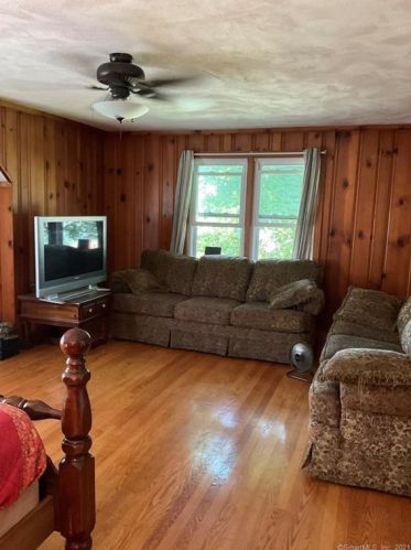 429 Elm St, Windsor Locks CT  06096-1604 exterior