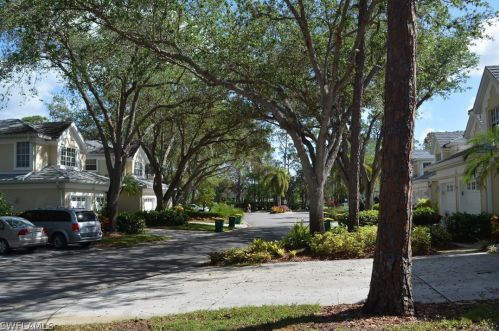 2819 Aintree Ln, Naples FL  34112-5383 exterior