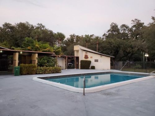 2701 34th Ave, Hollywood FL  33021-3149 exterior