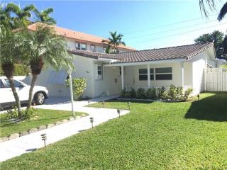 1106 Johnson St, Hollywood, FL 33019-1135