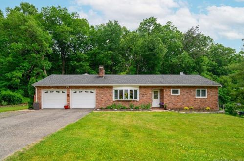 3 Oak Ridge Rd, Bethel, CT 06801-1152