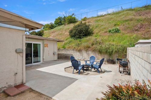 2322 Finch Ln, San Diego CA  92123-3715 exterior