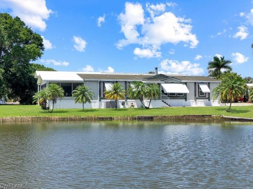 838 Yacht Club Way, Moore Haven, FL 33471-2822