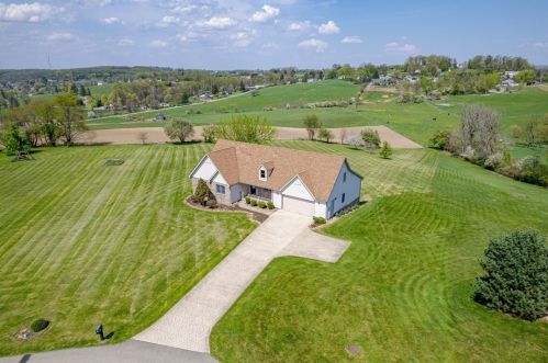 1041 Meadow Ridge Dr, South Connellsville, PA 15425-1420