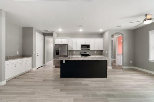 28124 Sunset Dr, Bonita Springs FL  34134-7503 exterior