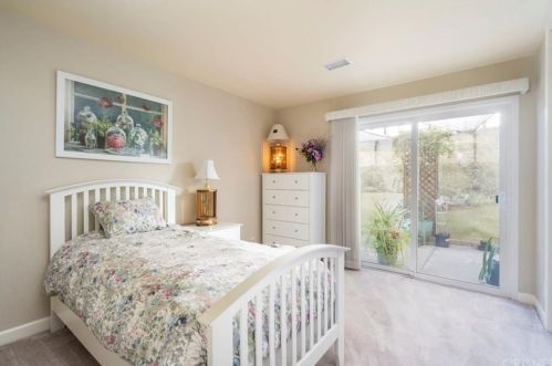 19032 Avenue Of The Oaks, Santa Clarita CA  91321-1444 exterior