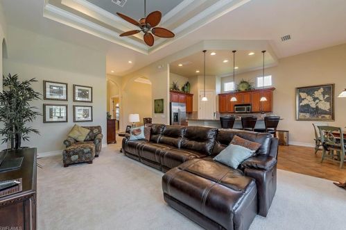 7812 Valencia Ct, Naples, FL 34113-3185