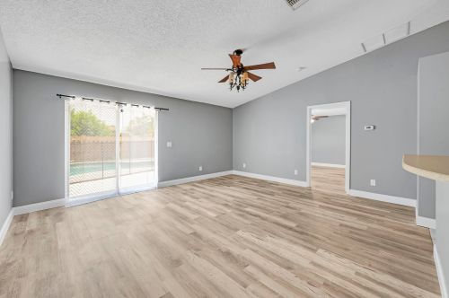 7836 104 Ave, Vero Beach FL 32967-3660 exterior